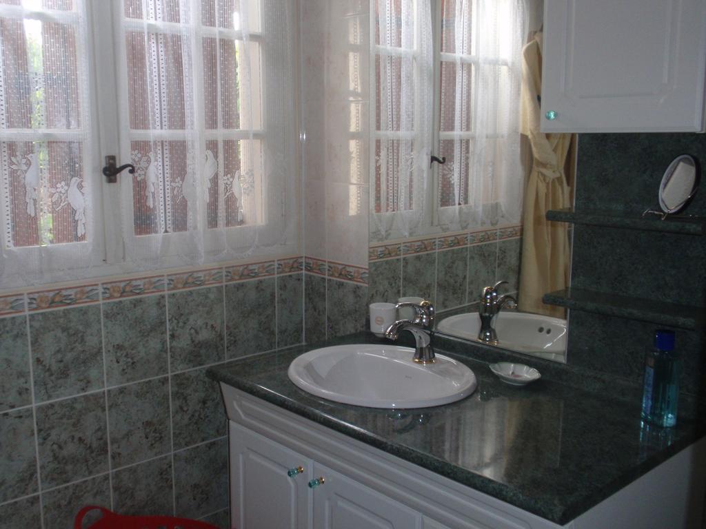 Gite De Poulas Couffy Room photo